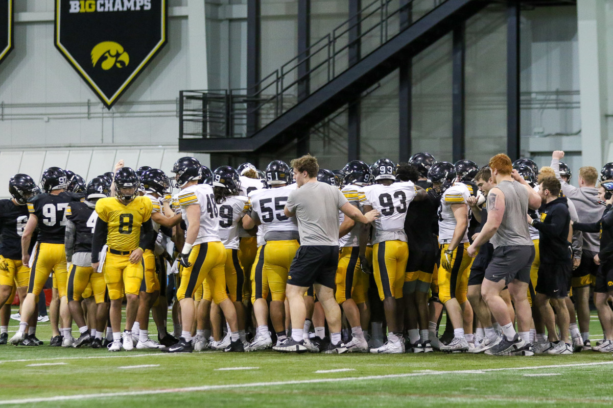 Hawkeyes Fired Up for 2022 Kickoff Forum