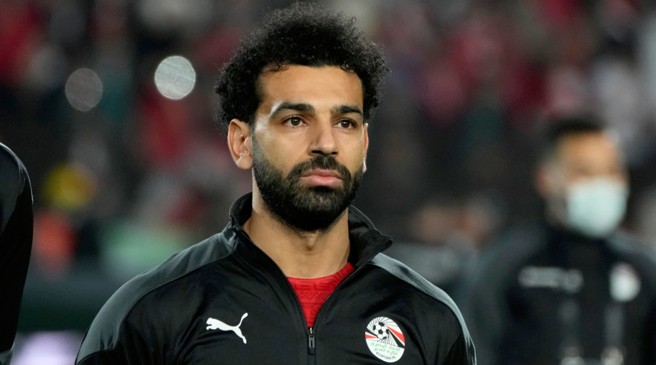 Senegal fans use laser pointers to distract Mohamed Salah during