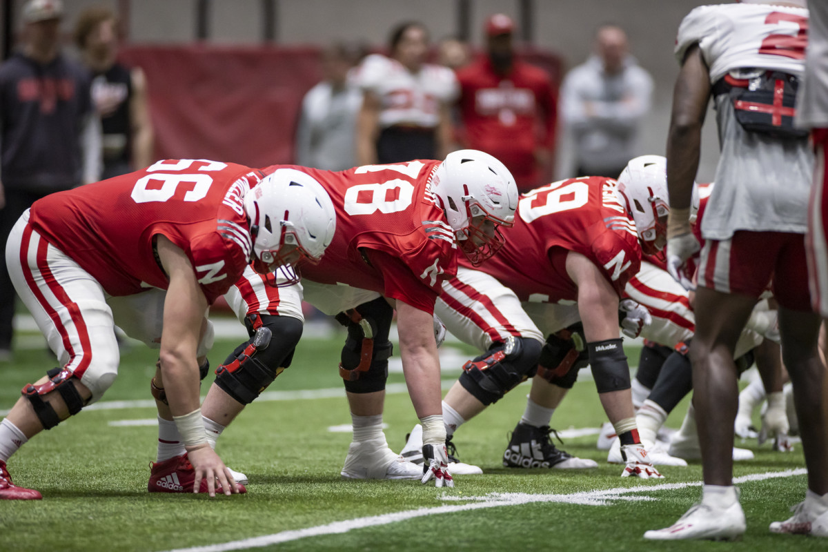 Offensive line spring practice 2022.03.30