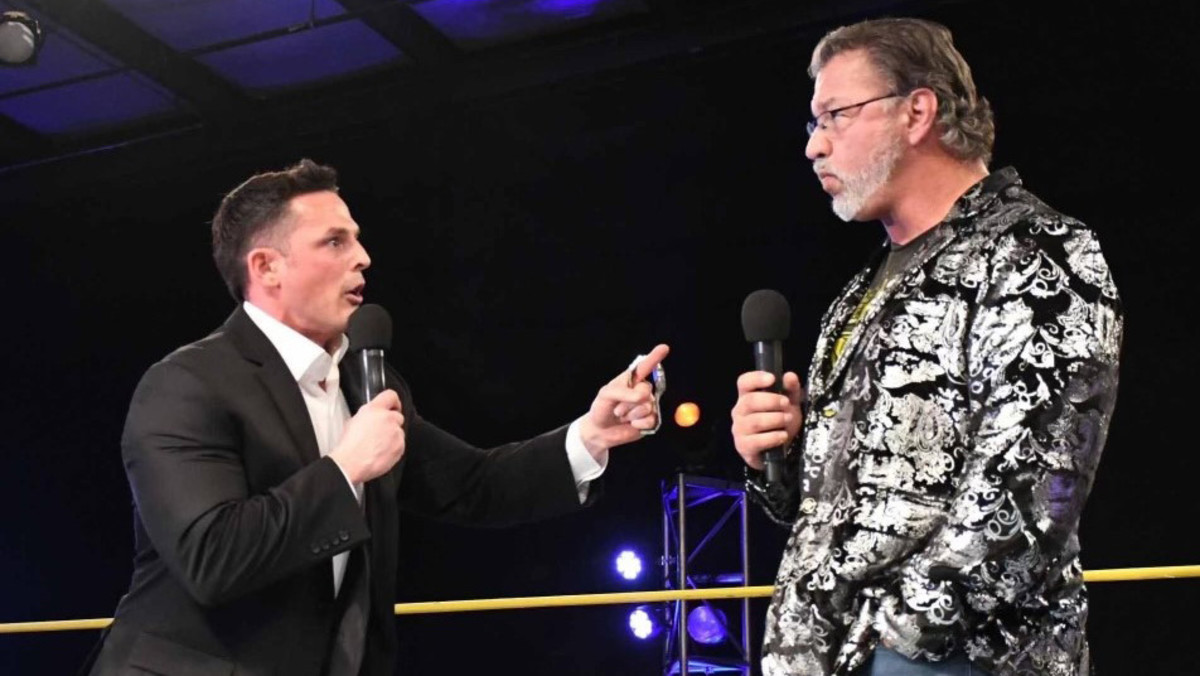 Al Snow on the microphone during an OVW event