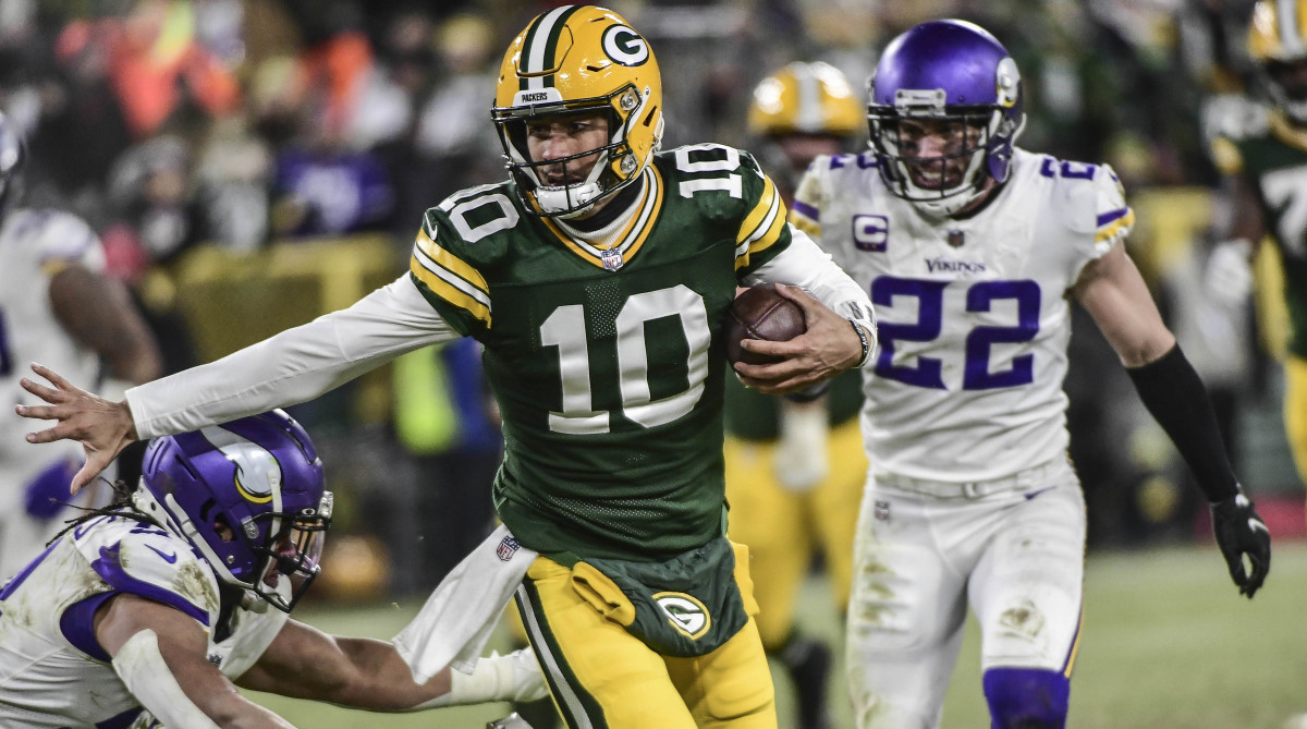 Green Bay Packers quarterback Jordan Love (10) scrambles for a first down in the fourth quarter against the Minnesota Vikings at Lambeau Field.