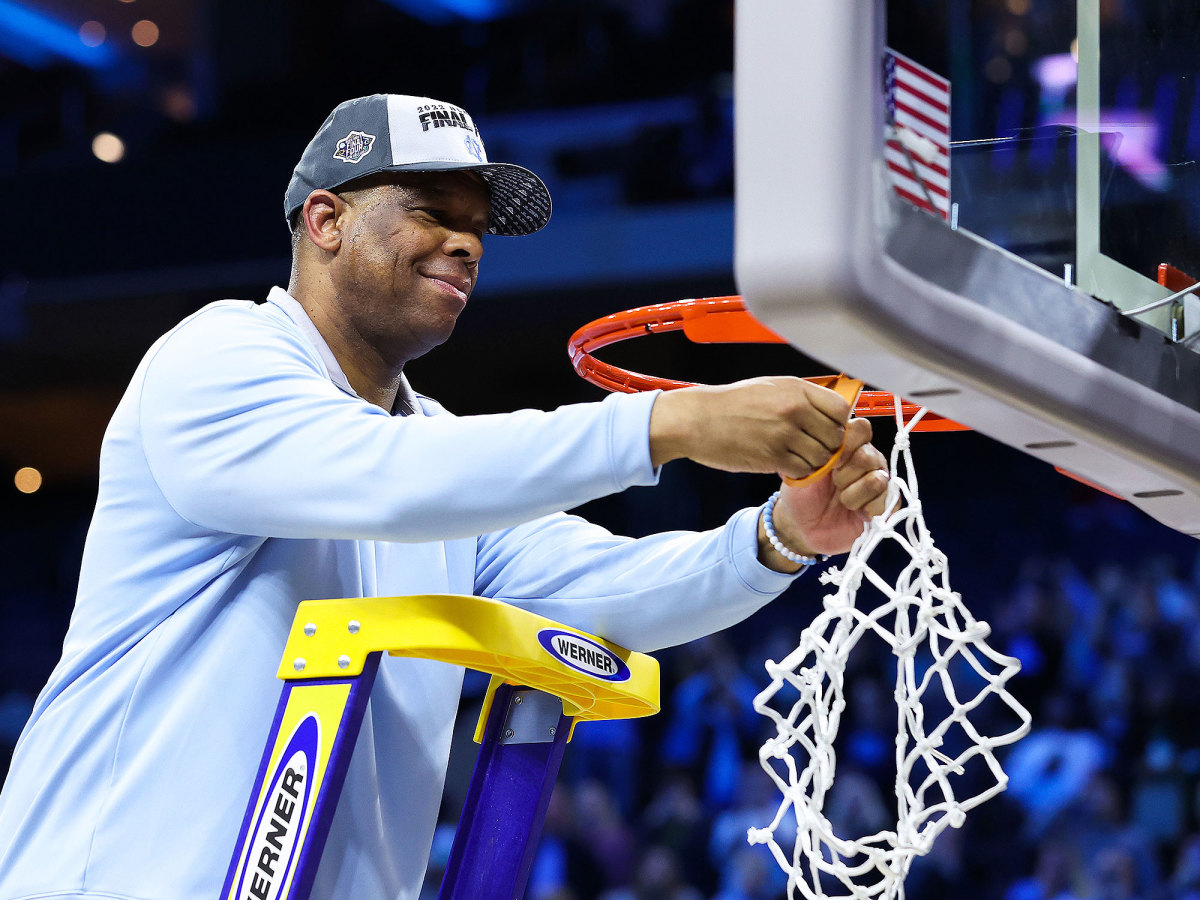 Hubert Davis cuts down the East Region net