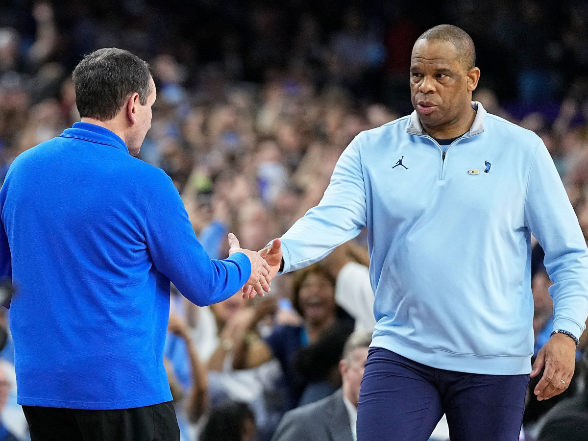 Coach K and Hubert Davis shake hands