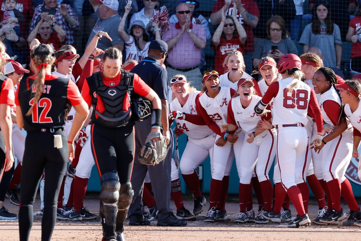 Jenna Johnson Home Run Sparks Sixth-Inning Alabama Softball Comeback over Georgia - Sports Illustrated Alabama Crimson Tide News, Analysis and More - Vimarsana News
