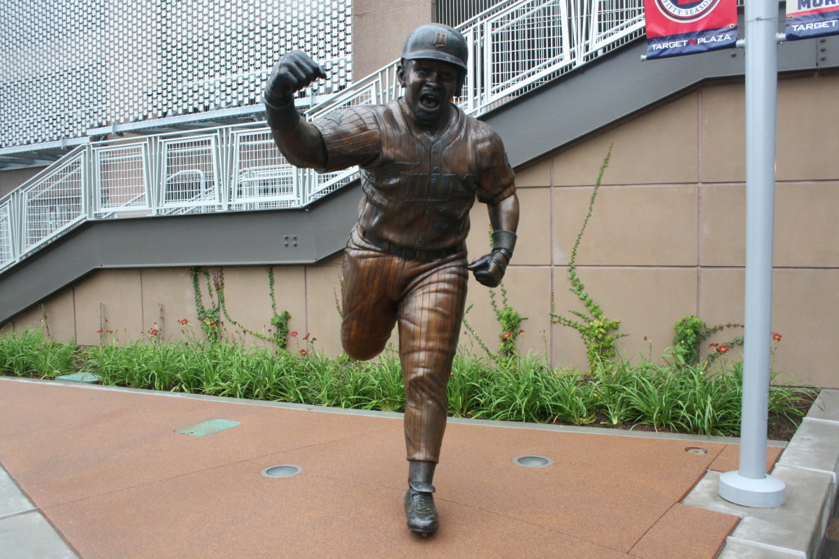 Bert Blyleven Statue Minnesota Twins MLB