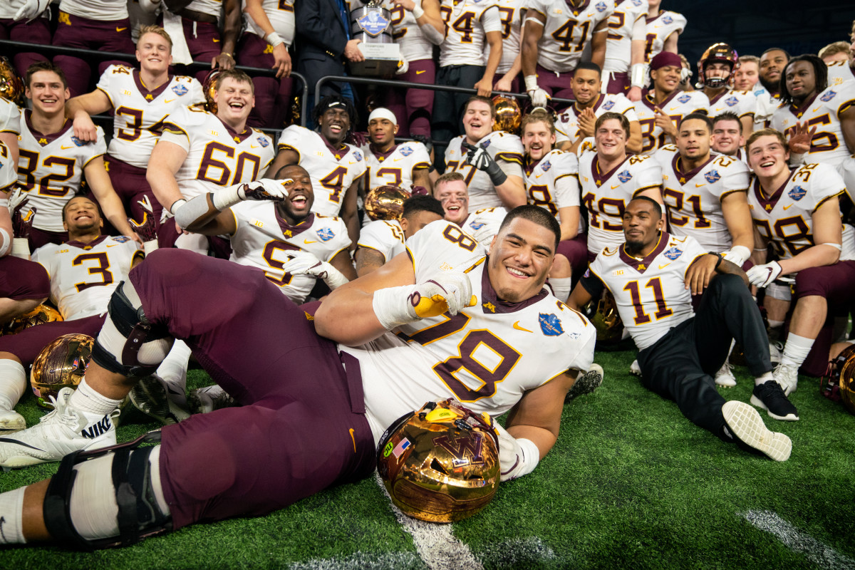 Gopher lineman ranks high in annual college football 'Freaks List