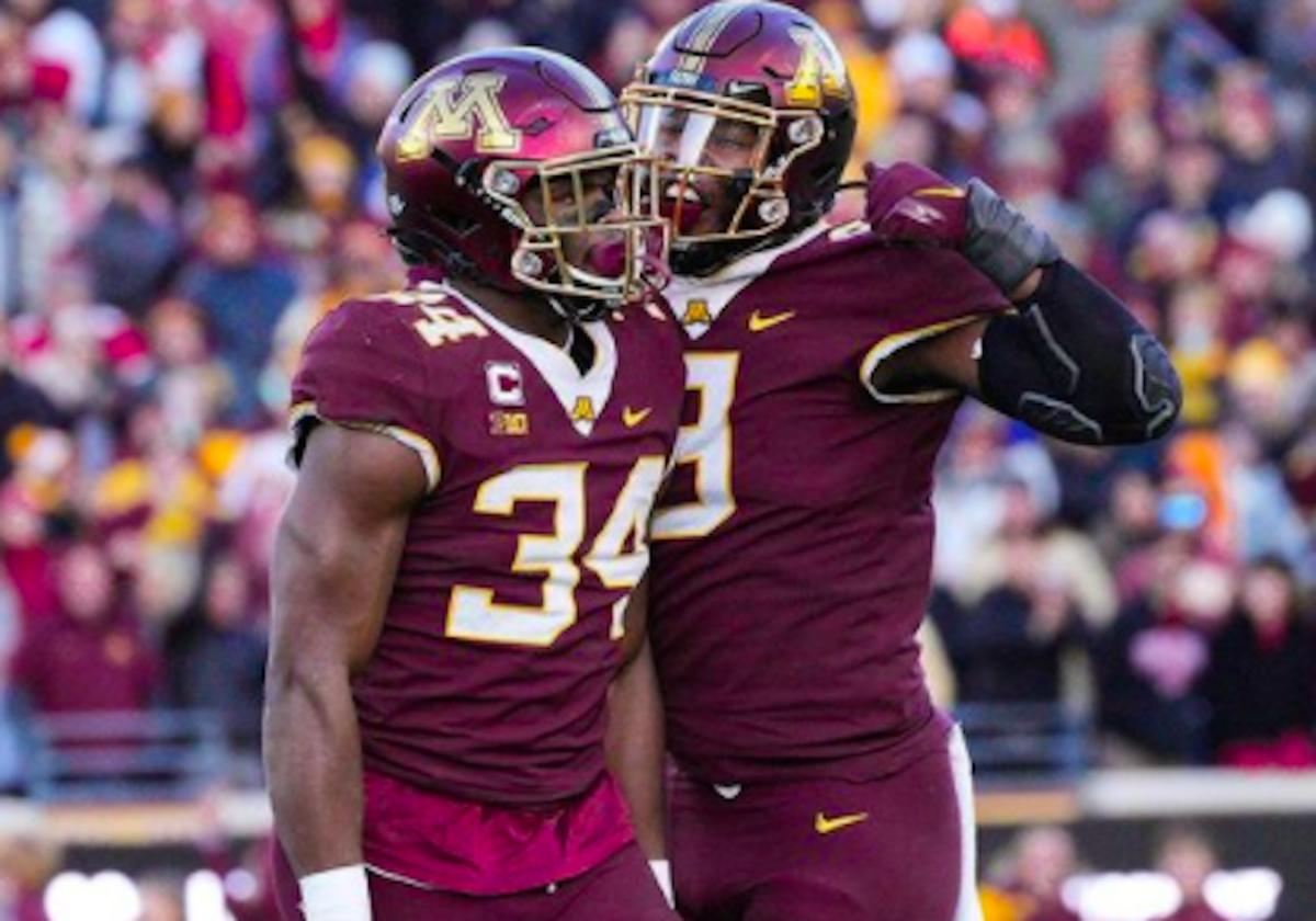 Gophers suffocate Badgers, reclaim Paul Bunyan's Axe Sports