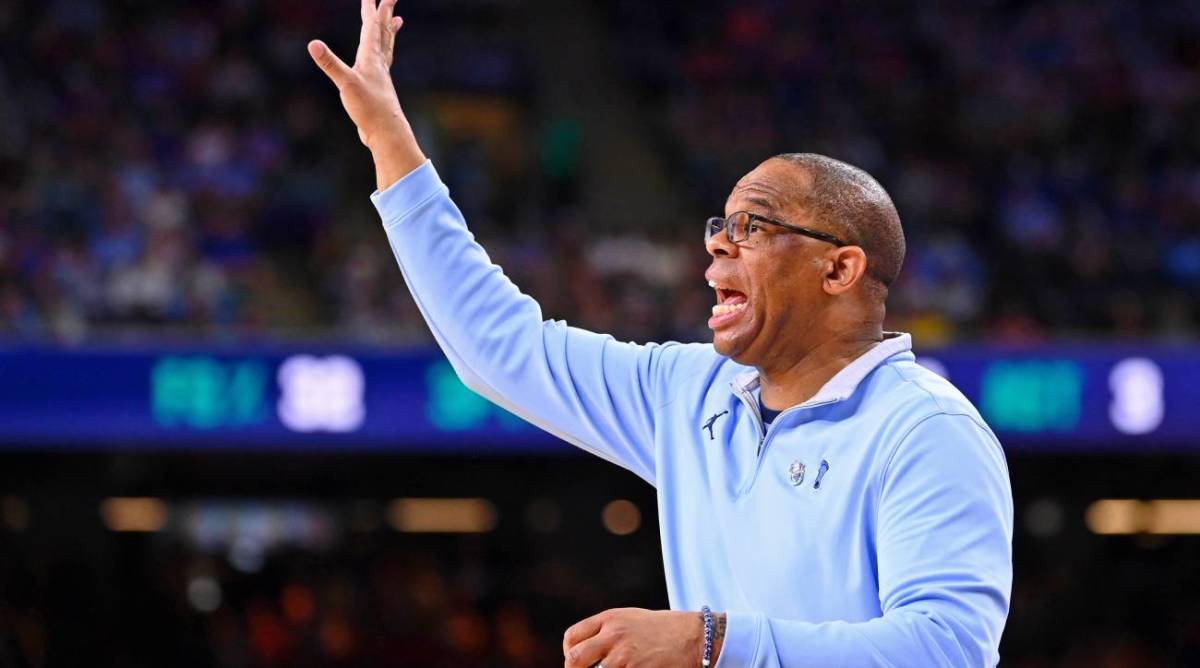 Apr 4, 2022; New Orleans, LA, USA; North Carolina Tar Heels head coach Hubert Davis instructs his team against the Kansas Jayhawks during the first half during the 2022 NCAA men’s basketball tournament Final Four championship game at Caesars Superdome.