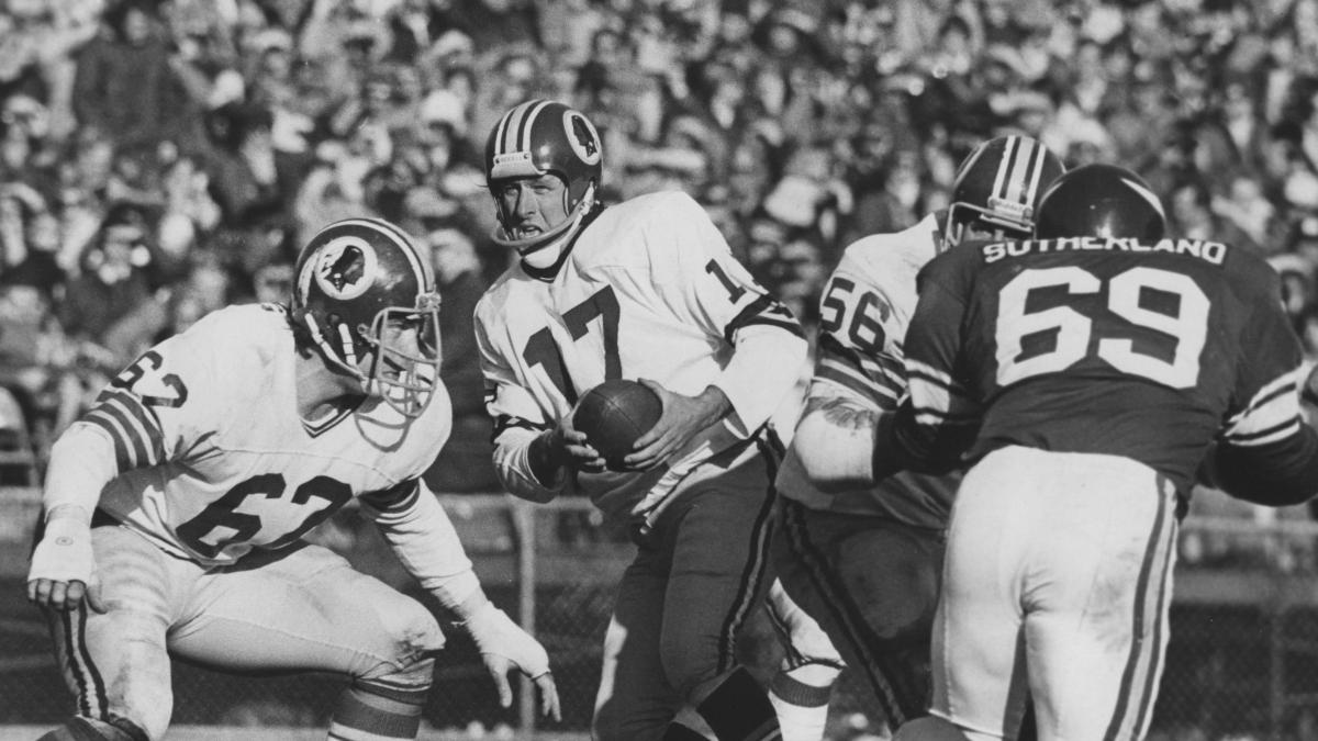 Dec 18, 1976; Bloomington, MN, USA; FILE PHOTO; Washington Redskins quarterback Billy Kilmer (17), guard Dan Nugent (62), and center Lee Huass (56) in action against Minnesota Vikings defensive tackle Doug Sutherland (69) during NFC divisional playoff game at Metropolitan Stadium. The Vikings defeated the Redskins 35-20.