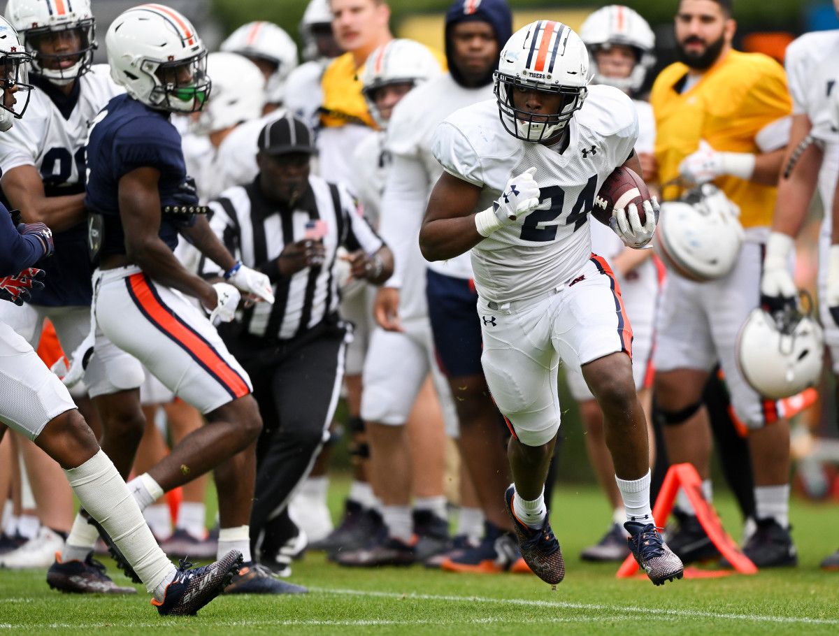Jordan Ingram runs after a catch Saturday.Auburn FB scrimmage on Saturday, April 2, 2022 in Auburn, Ala.