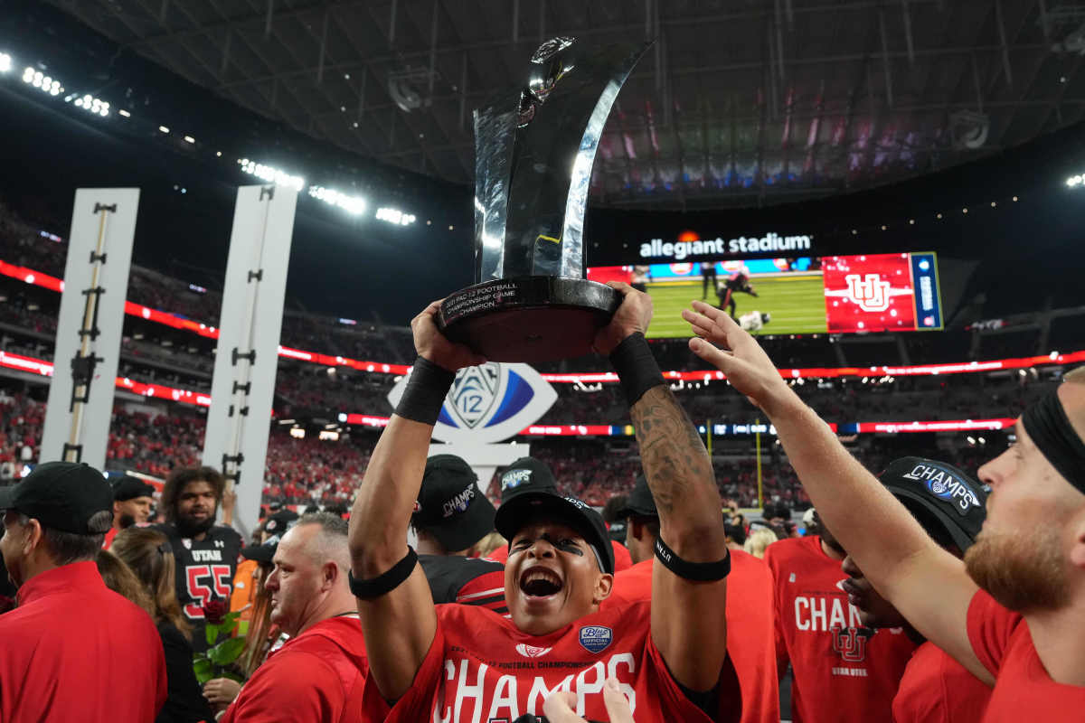 Utah Utes players celebrate with the championship trophy after the 2021 Pac-12 Championship Game against the Utah Utes at Allegiant Stadium.Utah defeated Oregon 38-10. Mandatory Credit: Kirby Lee-USA TODAY Sports.