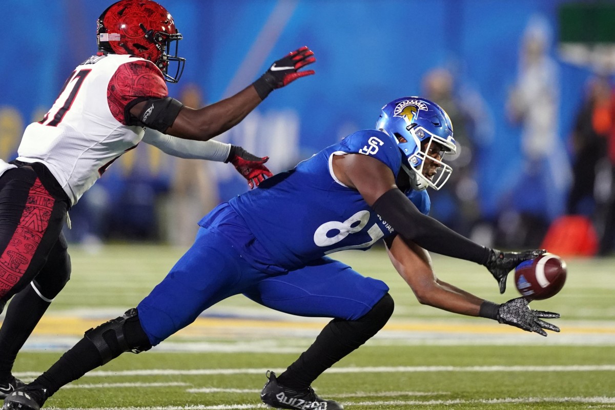 San Jose State tight end Derrick Deese Jr. (87) catches a pass in front of San Diego State safety Cedarious Barfield (27). Mandatory Credit: Darren Yamashita-USA TODAY