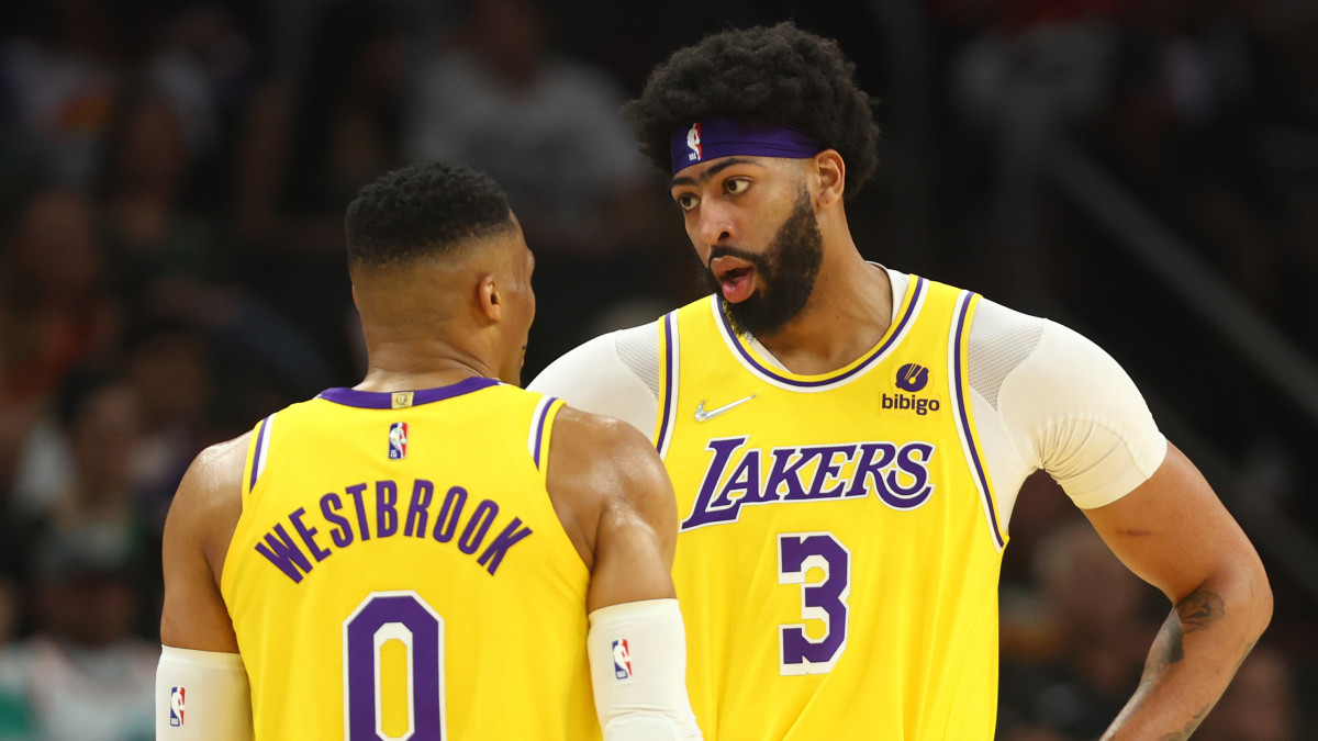 Anthony Davis speaks with Russell Westbrook