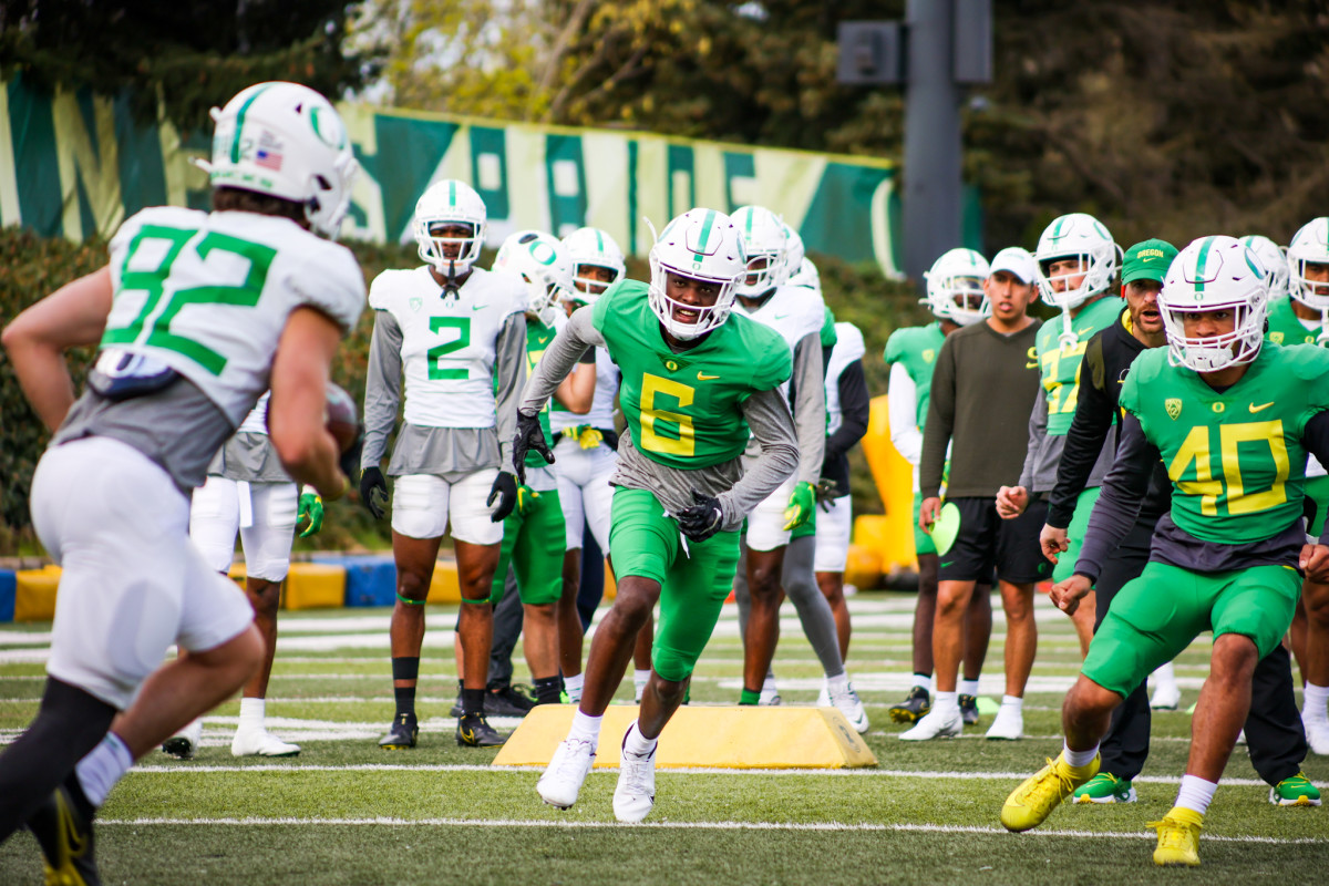Oregon freshman cornerback Jahlil Florence in a coverage drill during spring ball.