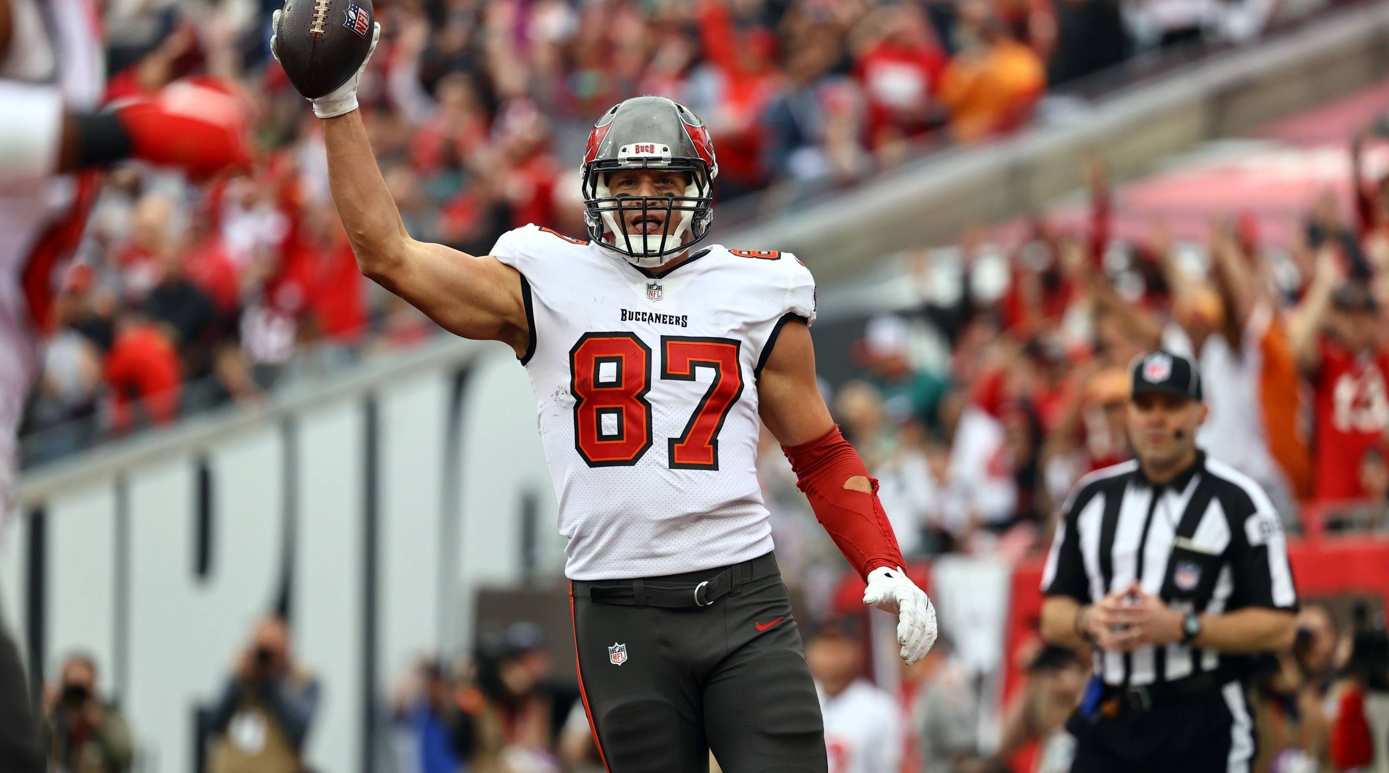 Rob Gronkowski will only play for Buccaneers if he returns to NFL - Vimarsana News