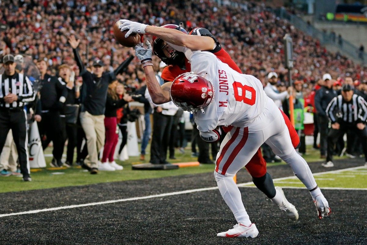 Cincinnati Bearcats wide receiver Alec Pierce (12) catches a pass in the end zone but is unable to come down with it under pressure from Houston Cougars cornerback Marcus Jones (8) in the second quarter of the American Athletic Conference Championship football game between the Cincinnati Bearcats and the Houston Cougars at Nippert Stadium in Cincinnati on Saturday, Dec. 4, 2021. The Bearcats led 14-13 at the half. Houston Cougars At Cincinnati Bearcats American Athletic Conference Championship