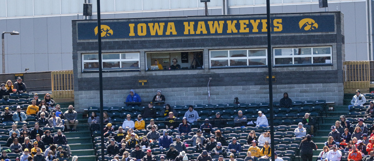 Dorighi Homers Boost Hawkeye Baseball Sports Illustrated Iowa
