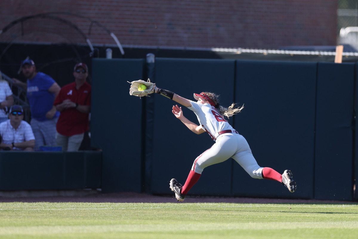 Jenna Johnson diving catch