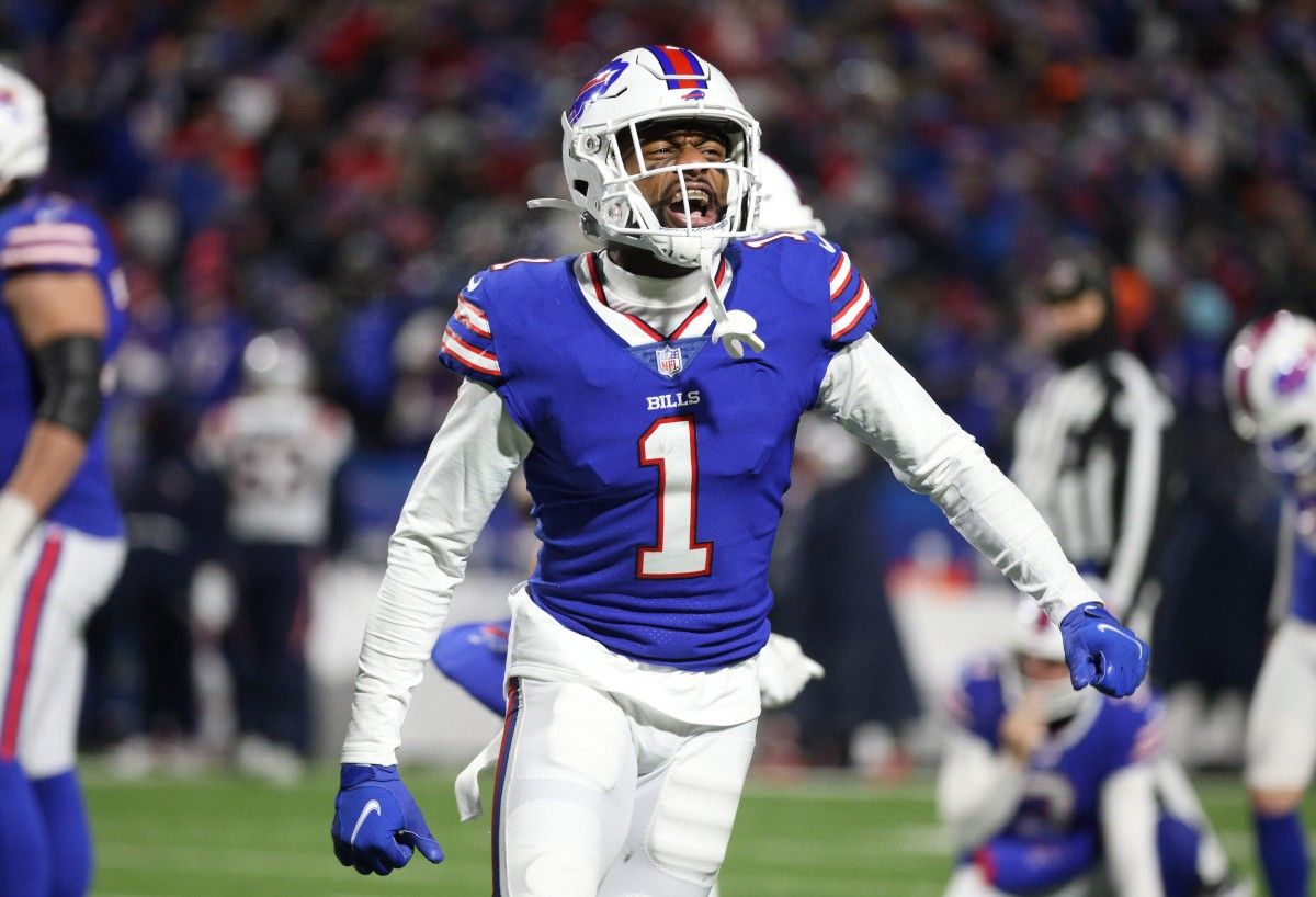Bills receiver Emmanuel Sanders celebrates a touchdown.