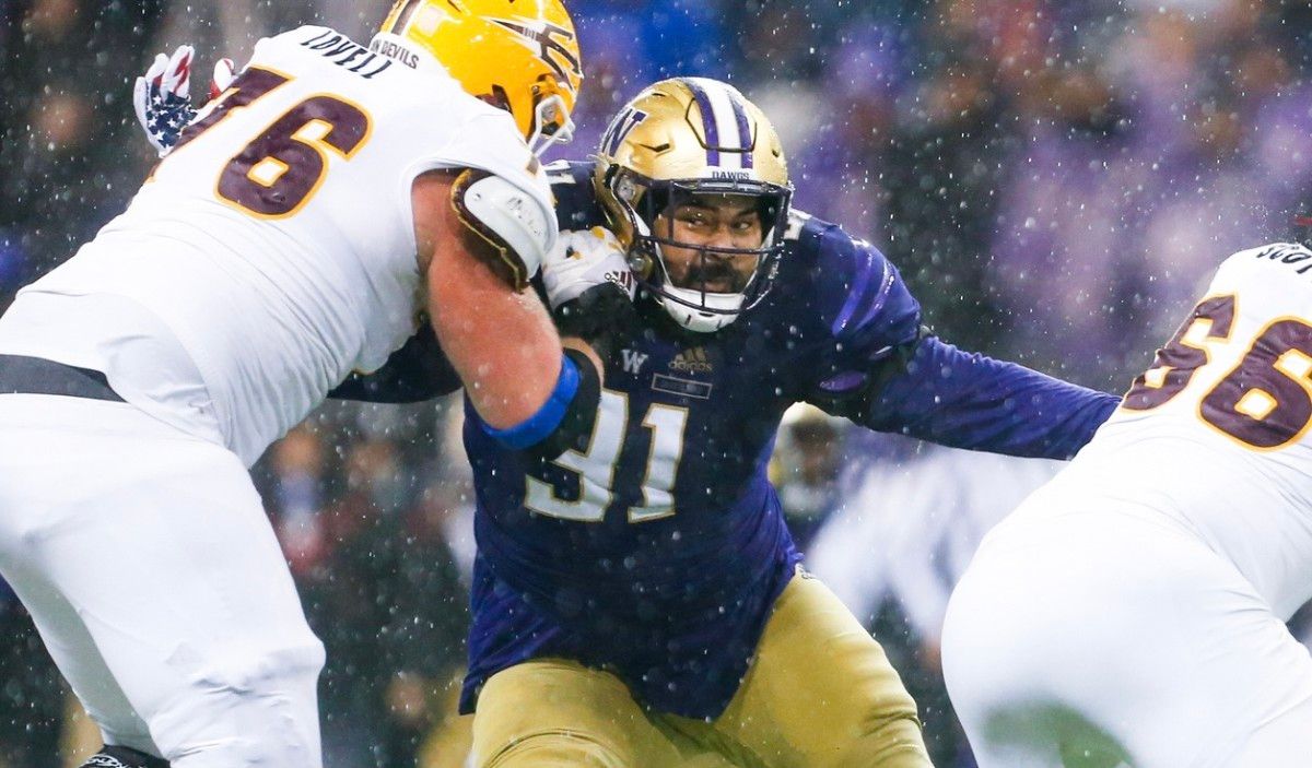 Tuli Letuligasenoa mixes it up with Arizona State.