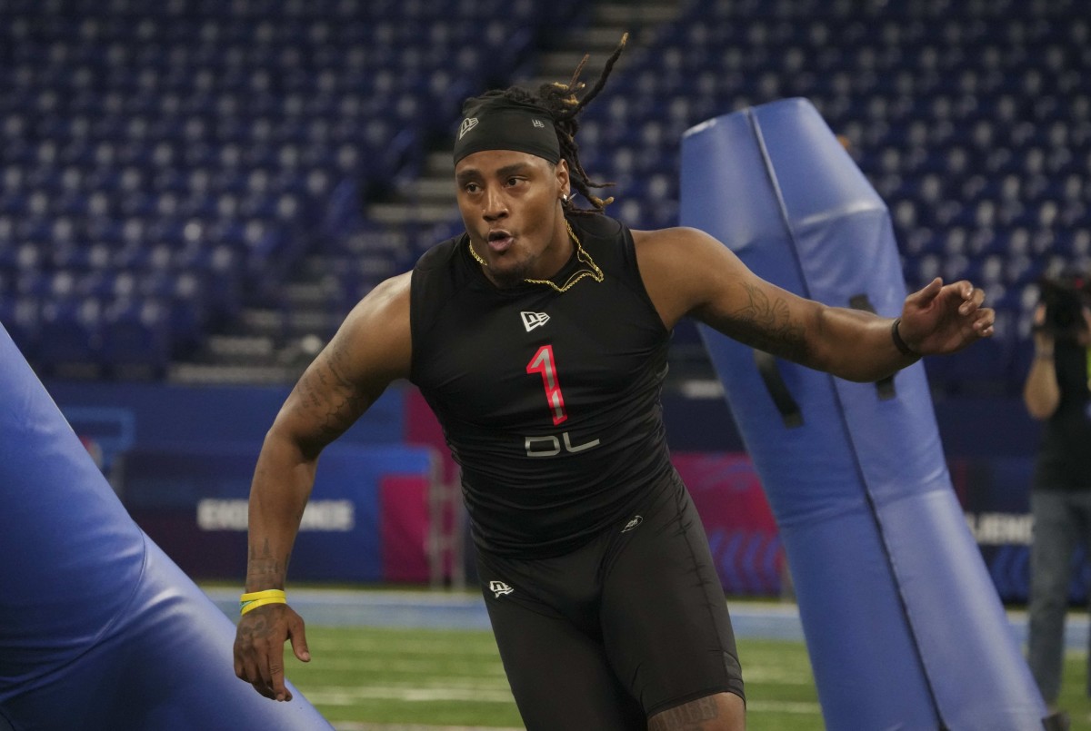 Mar 5, 2022; Indianapolis, IN, USA; Oklahoma defensive lineman Nik Bonitto (DL01) goes through drills during the 2022 NFL Scouting Combine at Lucas Oil Stadium.