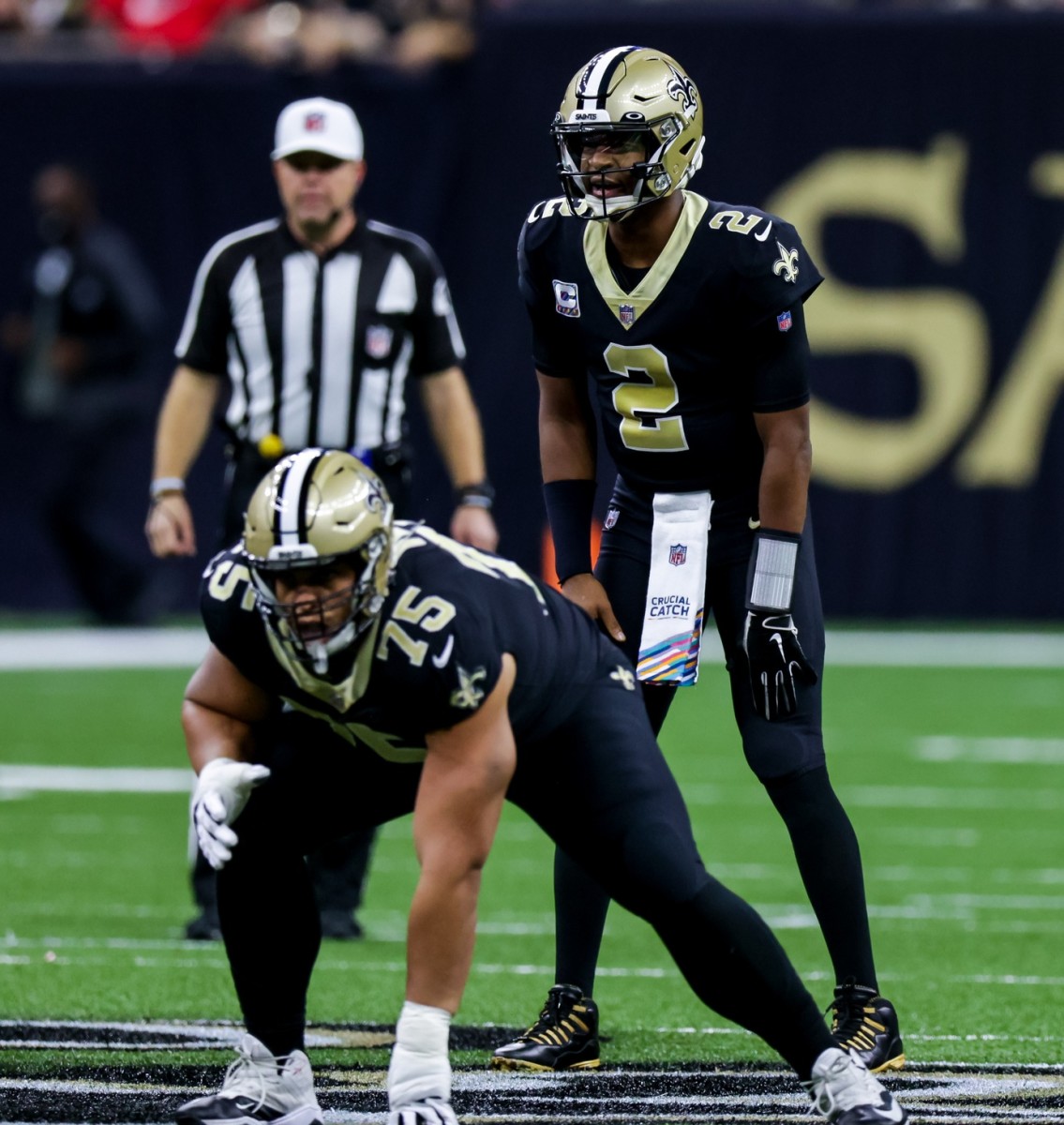 New Orleans Saints quarterback Jameis Winston (2) calls for the ball while offensive guard Andrus Peat (75) looks on. Mandatory Credit: Stephen Lew-USA TODAY Sports