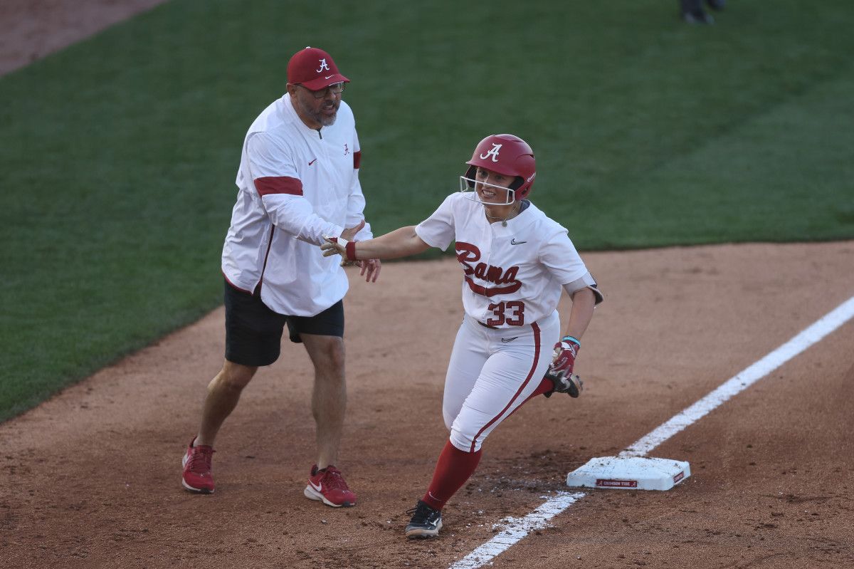 Former Alabama Softball Player Megan Bloodworth Transferring to WCWS Semifinal Team - Vimarsana News