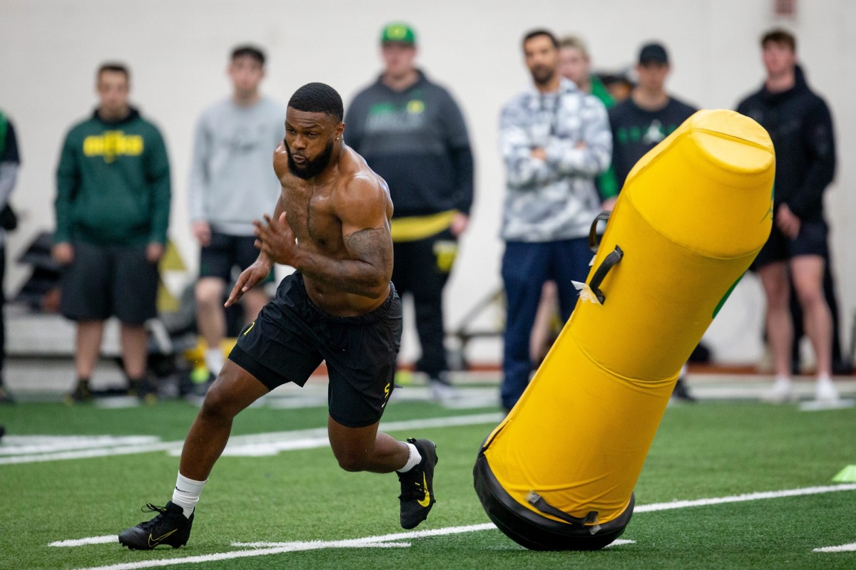 Oregon defensive end Kayvon Thibodeaux runs drills during the Oregon Duck s Pro Day at the Moshofsky Center in Eugene, Ore. on Friday, April 1, 2022.