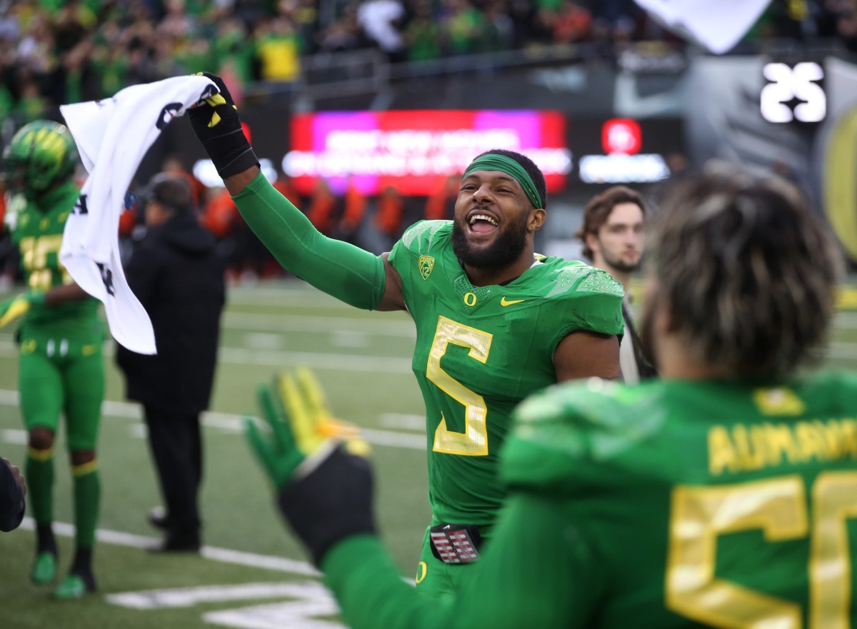 Oregon's Kayvon Thibodeaux dances to \"Shout\" during a break in the second half against Oregon State.