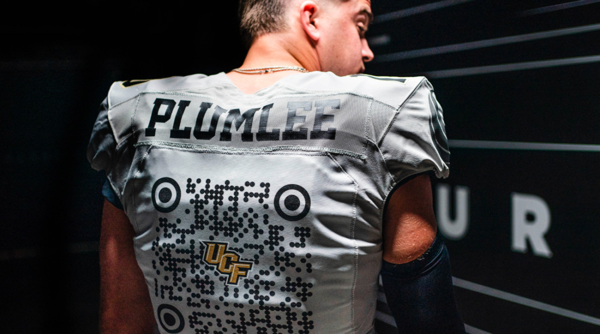 UCF’s John Rhys Plumlee shows off team’s QR code-emblazoned spring jersey.