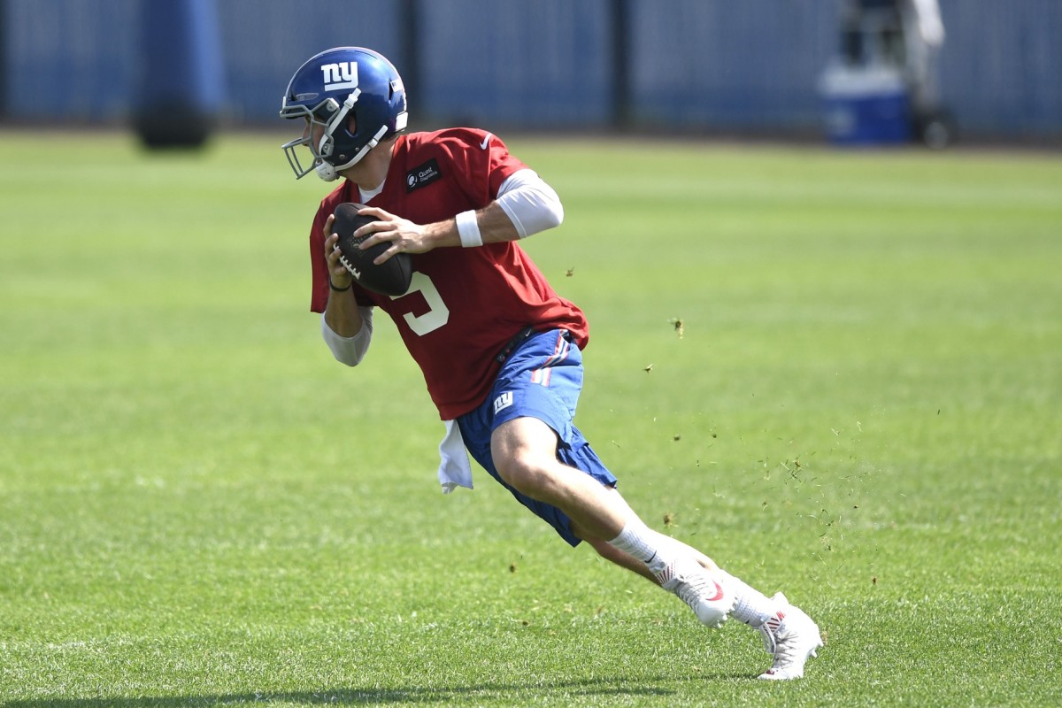 May 29, 2018; East Rutherford, NJ, USA; New York Giants quarterback Davis Webb (5) participates in drills during Organized Team Activities.