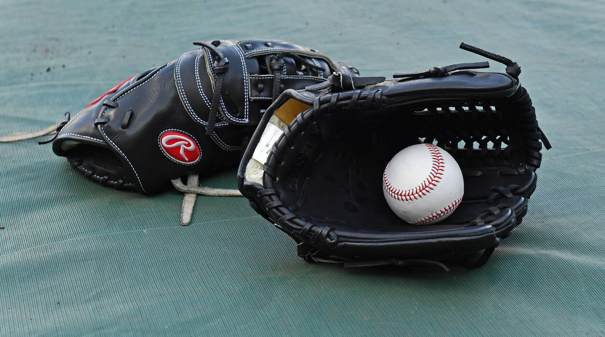 Texas juco pitcher suspended for tackling batter after home run