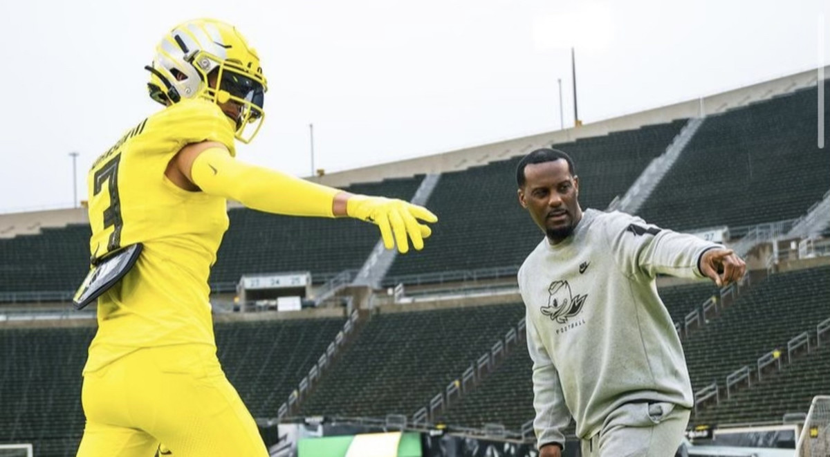 Kyler Kasper poses with wide receivers coach Junior Adams during a visit to Oregon.