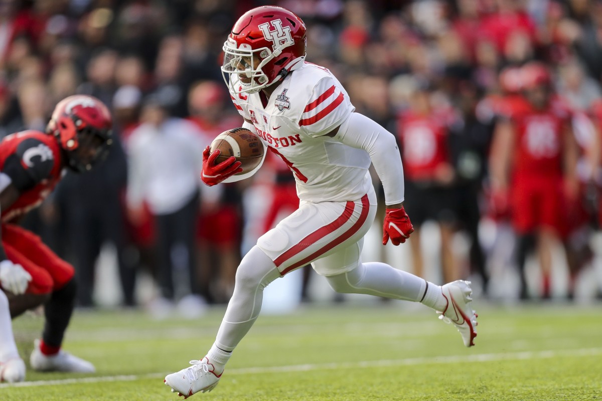 Dec 4, 2021; Cincinnati, Ohio, USA; Houston Cougars cornerback Marcus Jones (8) runs with the ball against the Cincinnati Bearcats in the first half during the American Athletic Conference championship game at Nippert Stadium.