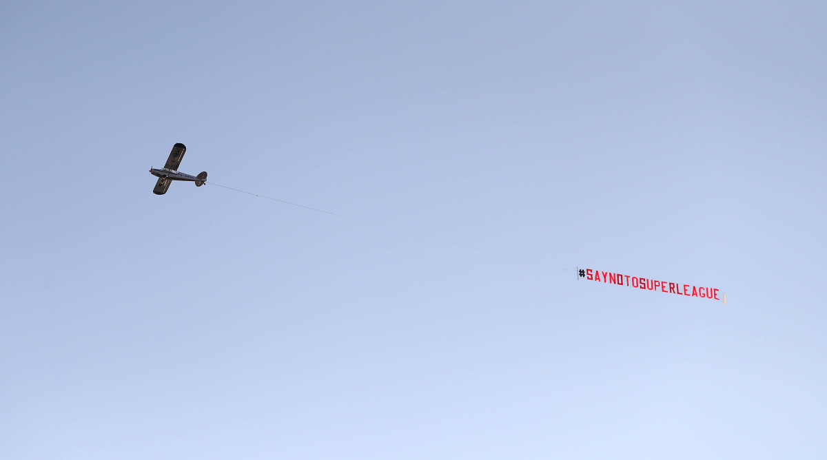 A plane flying over Old Trafford protesting the Super League.