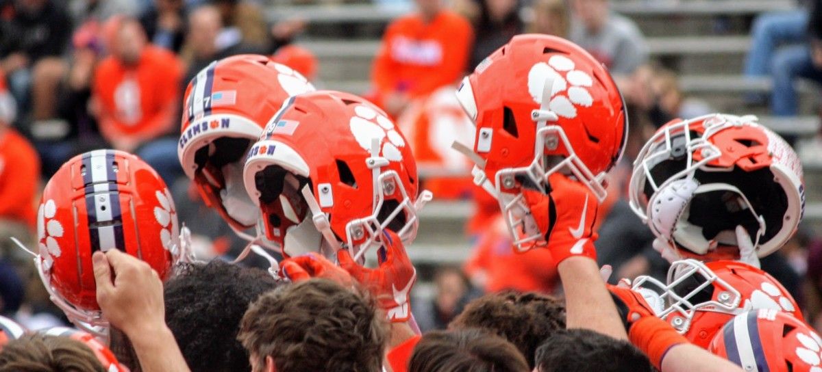 Recent Visit Puts Clemson In Top Two, If Not Tied for Top Spot With 2023 DE AJ Hoffler - Vimarsana News