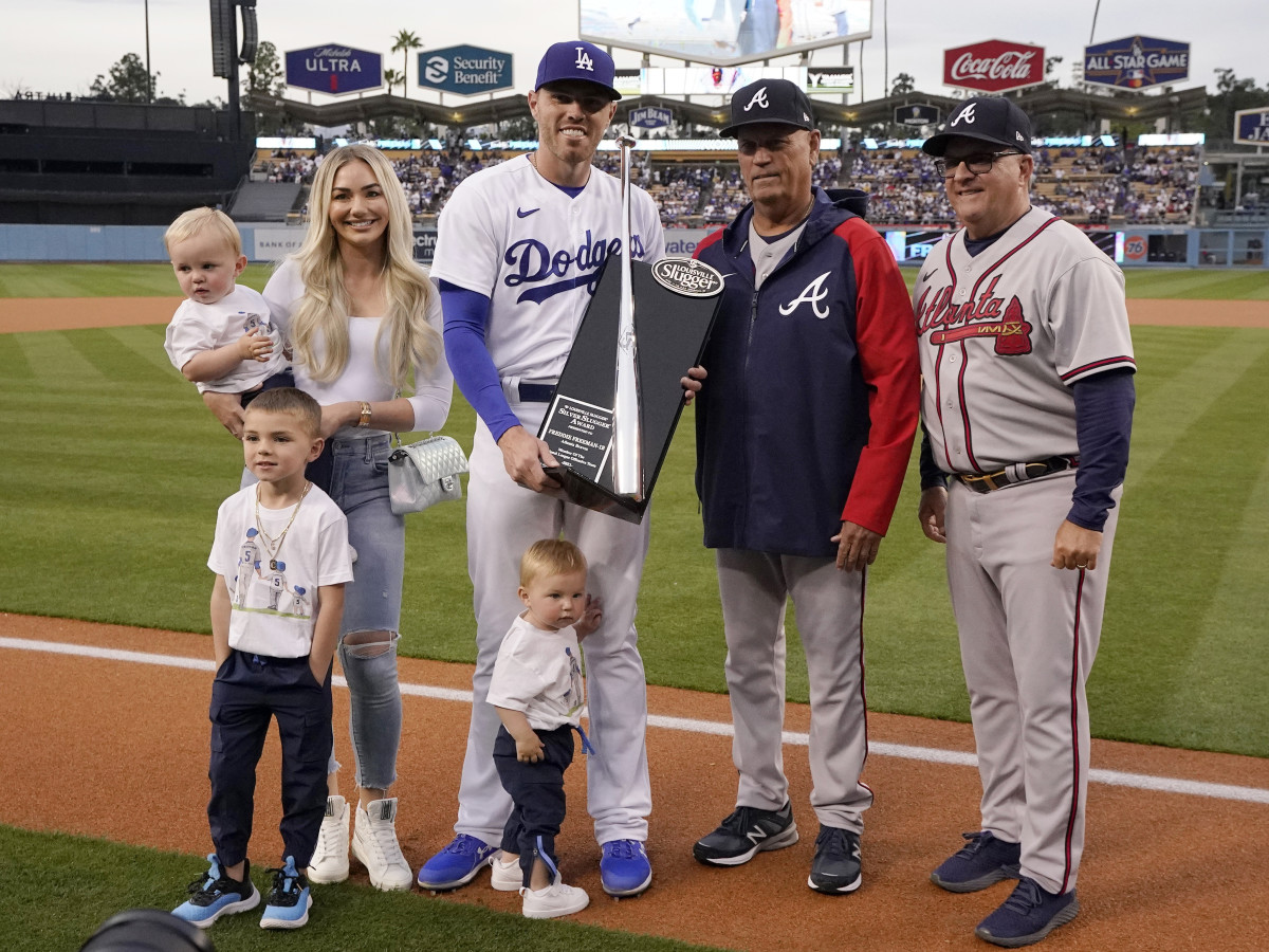 Los Angeles Dodgers’ Freddie Freeman, center, poses with former teammates Atlanta Braves manager Brian Snitker, second from right, and hitting coach Kevin Seitzer along with members of his family after receiving the Silver Slugger award prior to a baseball game Monday, April 18, 2022, in Los Angeles.