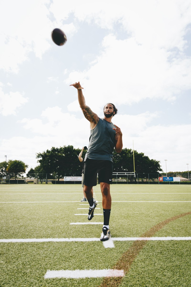 Kaepernick throwing at a workout in Weston, Florida.