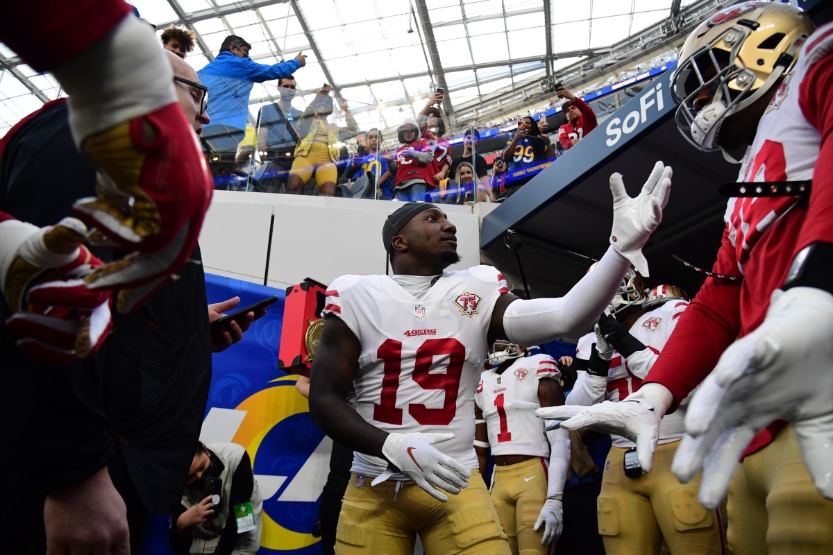 Jan 30, 2022; Inglewood, California, USA; San Francisco 49ers wide receiver Deebo Samuel (19) and teammates head to the field before the NFC Championship Game against the Los Angeles Rams at SoFi Stadium. Mandatory Credit: Gary A. Vasquez-USA TODAY Sports
