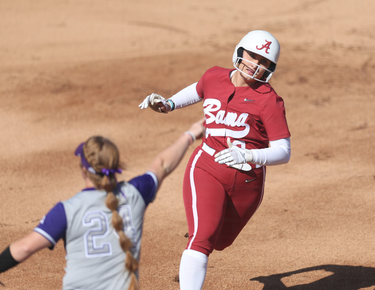 Live Updates No. 6 Alabama Softball Elimination Game at Tuscaloosa