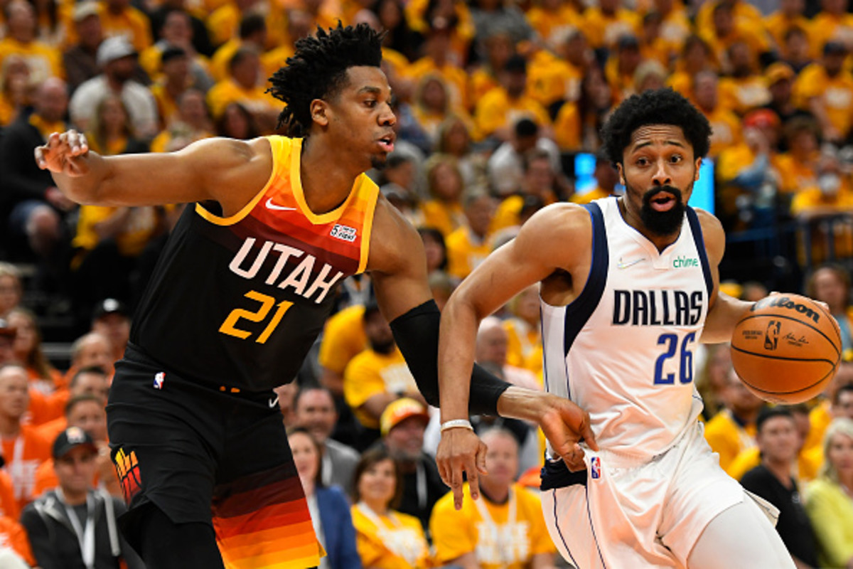Mavs-Jazz Game 3 Donuts: Dallas Rolls Early, Hangs on Late 126-118 - Sports  Illustrated Dallas Mavericks News, Analysis and More
