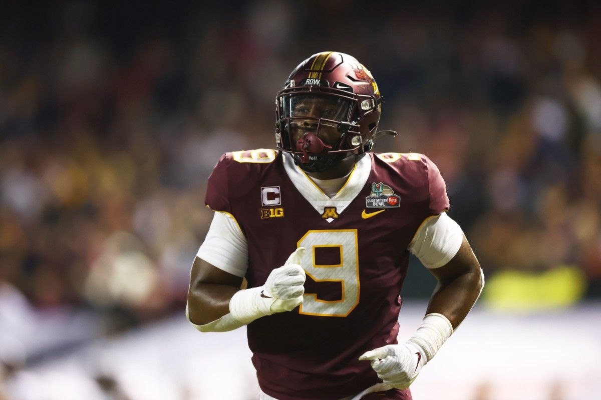 Minnesota Golden Gophers defensive lineman Esezi Otomewo (9) against the West Virginia Mountaineers in the Guaranteed Rate Bowl at Chase Field.