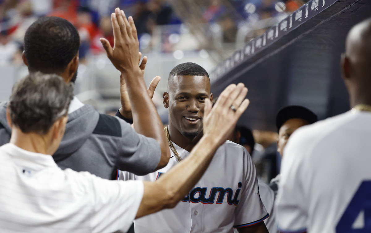 Jorge Soler high fives his teammates.