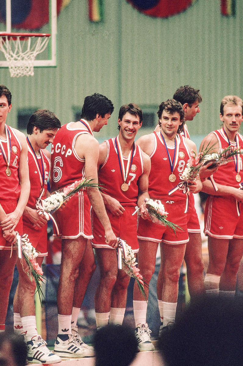 Marčiulionis (no. 7) helped lead the Soviet team to Olympic gold in 1988. 