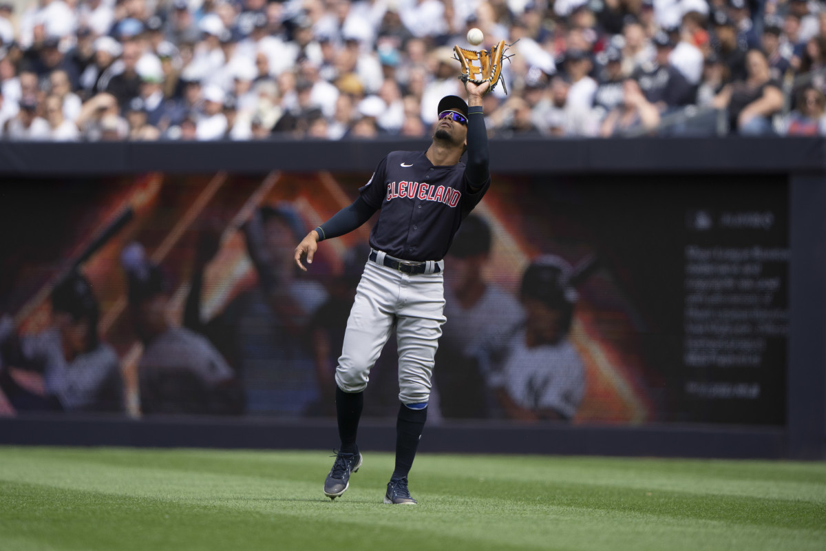 Yankees Fans Throw Water Bottles, Beer Cans At Guardians Players After