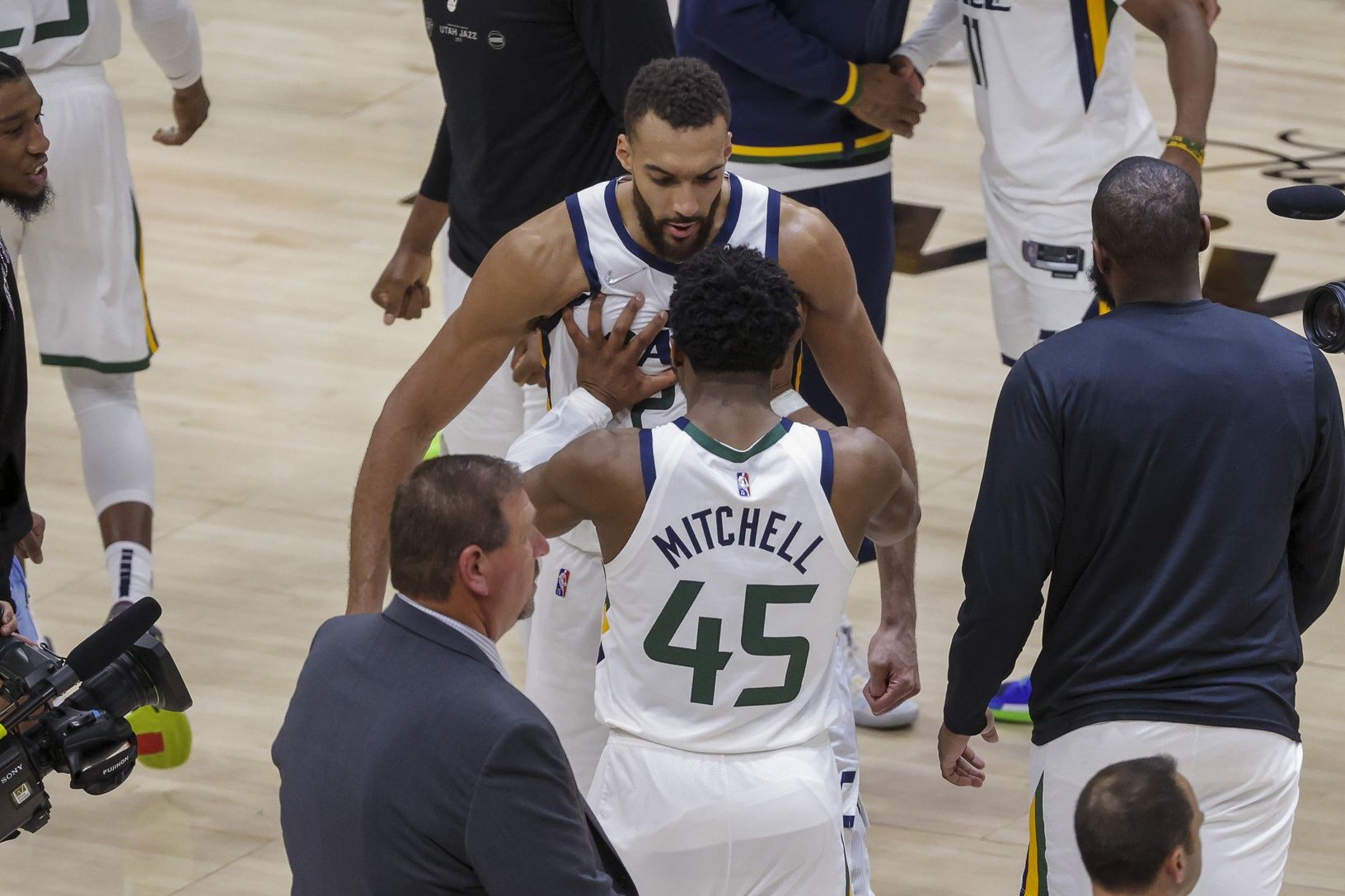 Utah Jazz Guard Donovan Mitchell on Rudy Gobert: 'We Trust Each Other' - Vimarsana News