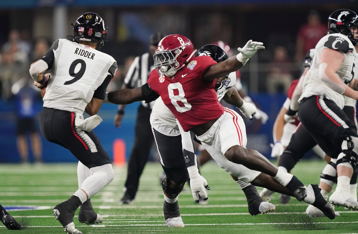 Alabama linebacker Christian Harris (8) pressures Cincinnati quarterback Desmond Ridder (9) during the 2021 College Football Playoff Semifinal. Gary Cosby Jr. / USA TODAY NETWORK
