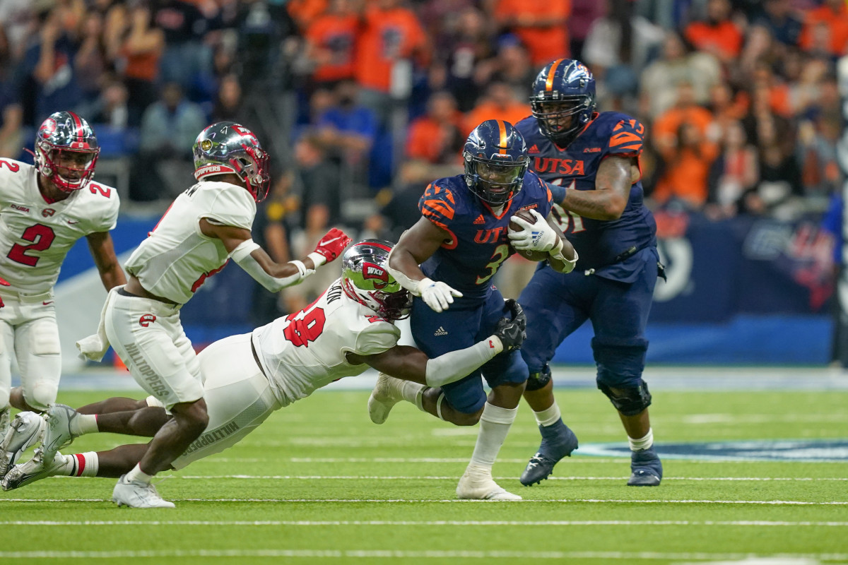 Dec 3, 2021; San Antonio, TX, USA; UTSA Roadrunners running back Sincere McCormick (3) runs through the arms of Western Kentucky Hilltoppers linebacker Demetrius Cain (28) in the second half of the 2021 Conference USA Championship Game at the Alamodome. Mandatory Credit: Daniel Dunn-USA TODAY Sports