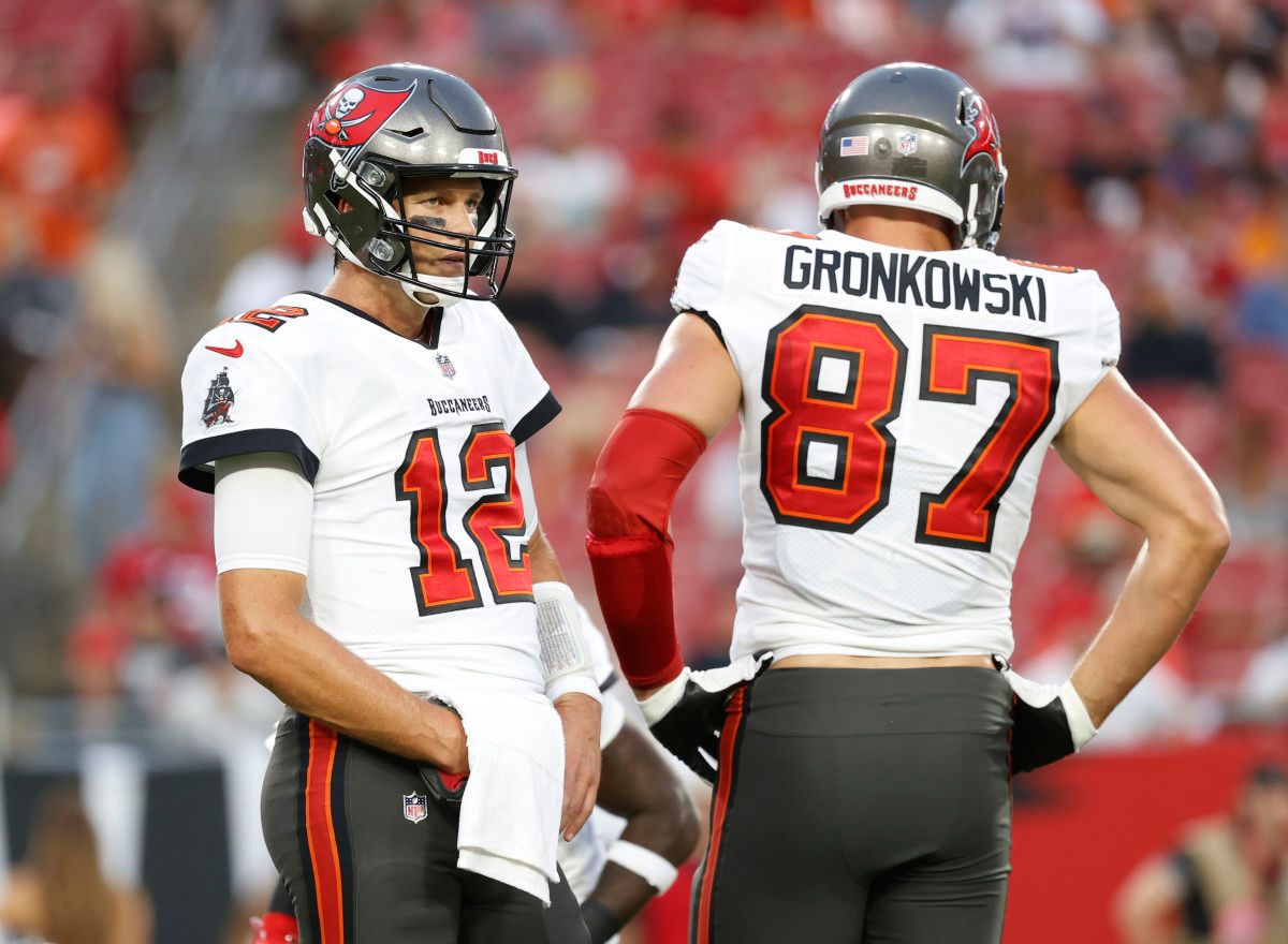 Rob Gronkowski shouts out Tom Brady - Vimarsana News