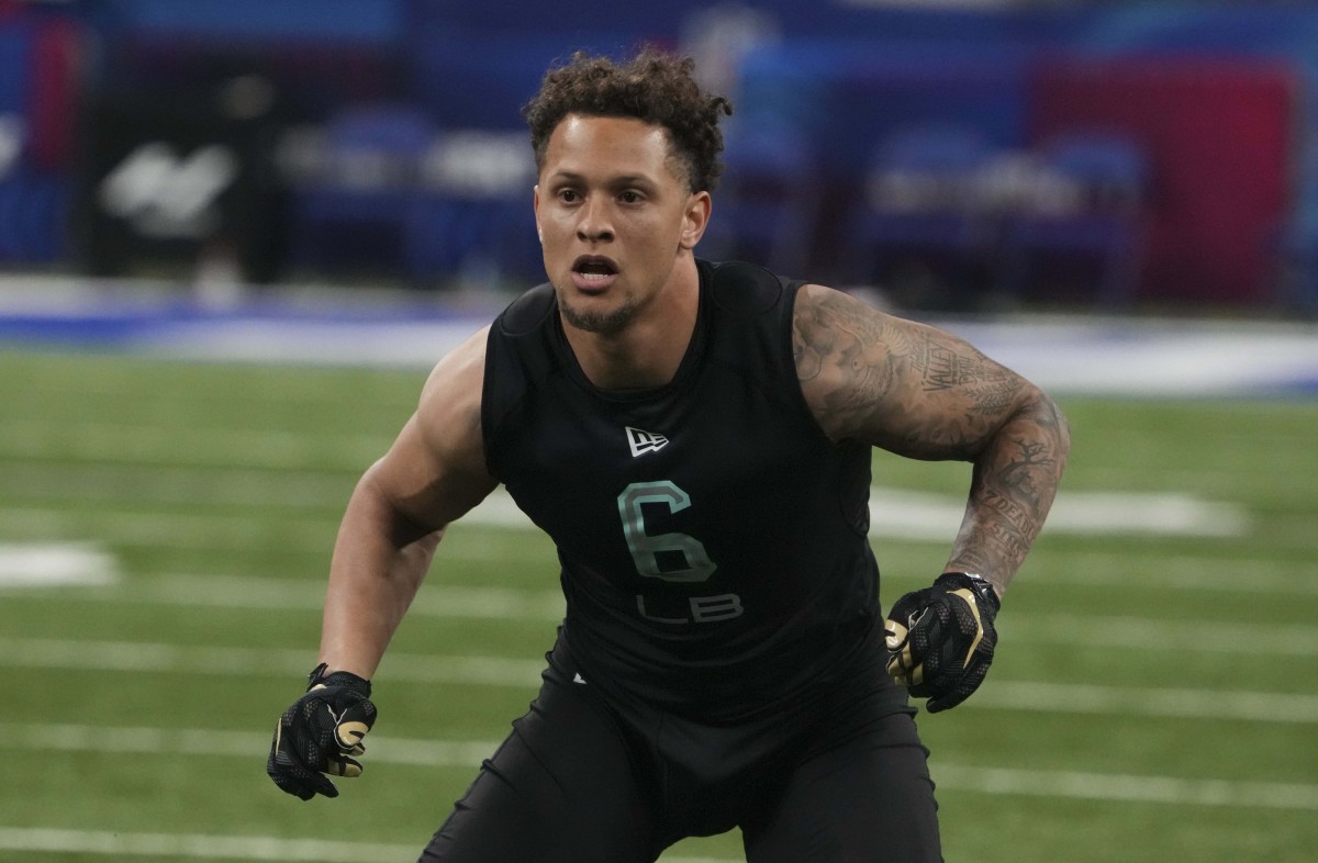 Mar 5, 2022; Indianapolis, IN, USA; Baylor linebacker Terrel Bernard (LB06) goes through drills during the 2022 NFL Scouting Combine at Lucas Oil Stadium.